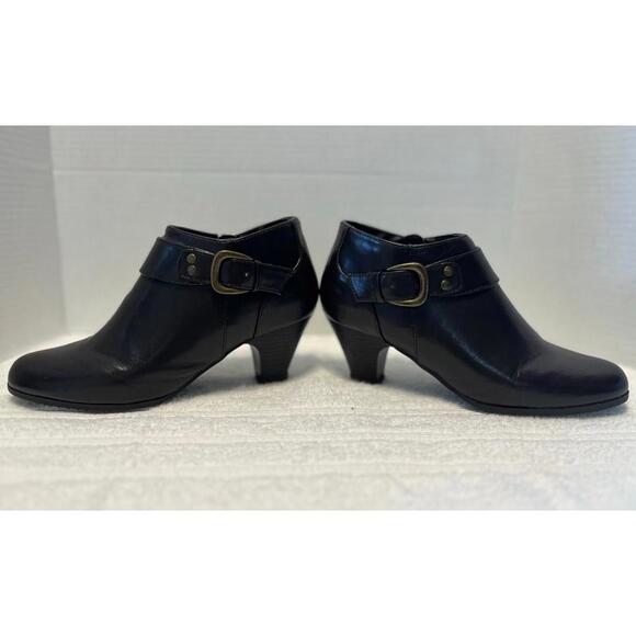 Covington Other - Women's Faux Leather Boots Size 6M